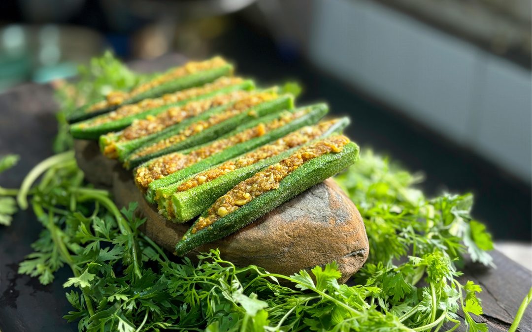 Gegrillte gefüllte Okra